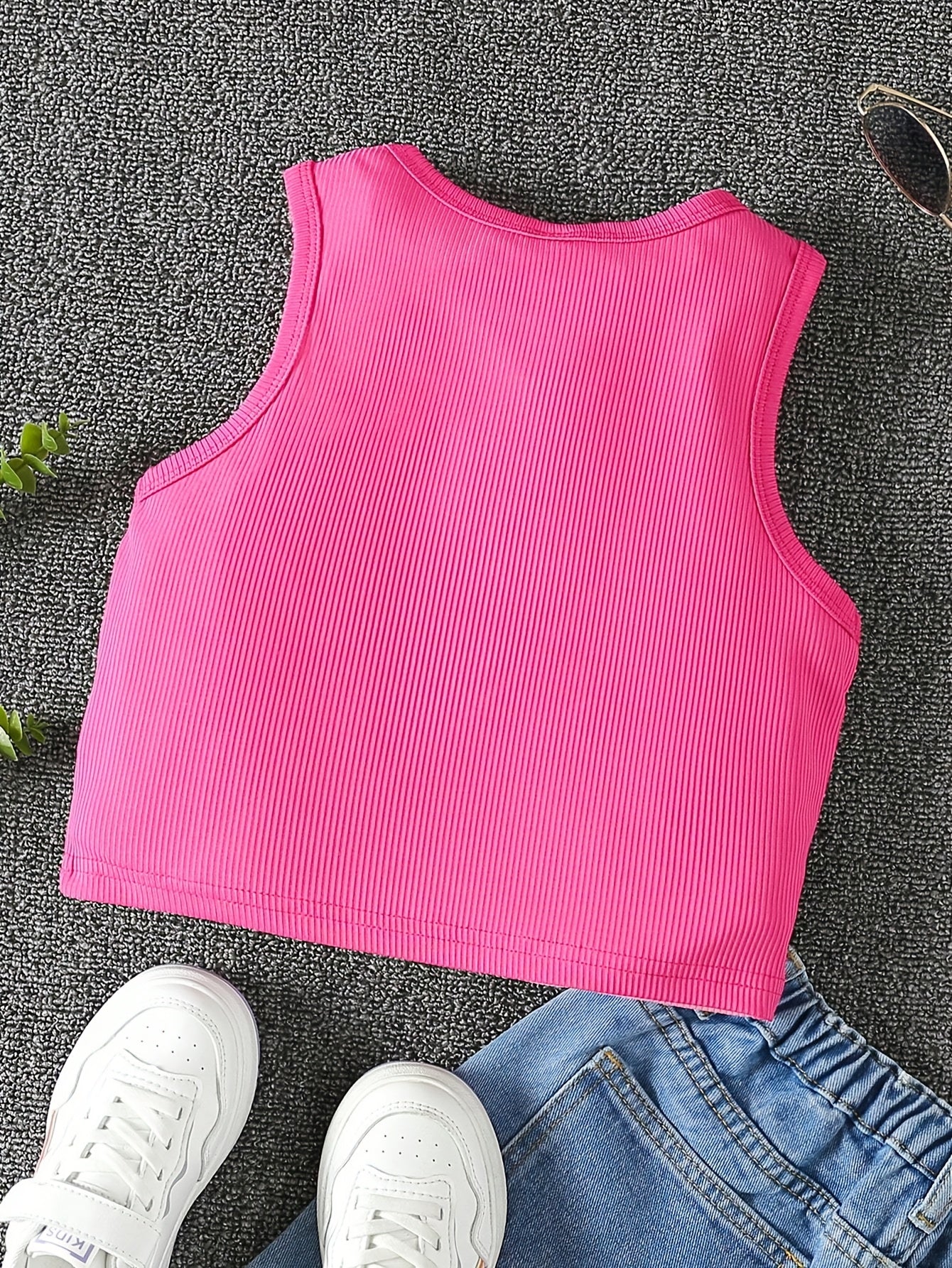 A Sleeveless Ribbed Knit Tank Top in Three Colors for Girls, Suitable for Casual Everyday Wear, Designed for Girls Aged 7 to 14.